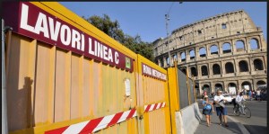 Lavori per la Metro a Roma. In apertura Graziano Delrio e, a destra, Ennio Cascetta. Al centro, gli eterni cantieri per la fermata Municipio di Metropoli.