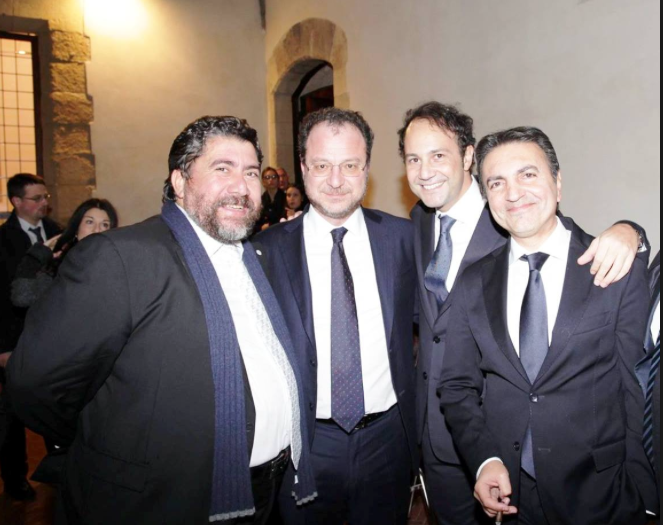 Giorgio Mulè (al centro) alla festa di Pegaso per Natale 2015 a Santa Chiara. Accanto a lui Danilo Iervolino