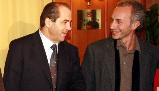Marco Travaglio con Antonio Di Pietro. In alto Paolo Cirino Pomicino