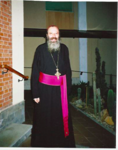 In questa foto e in apertura, monsignor Adeodato Leopoldo Mancini.