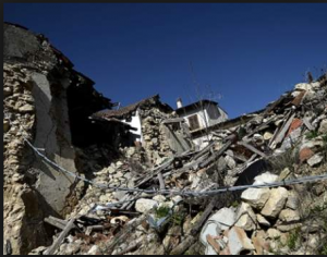 Il terremoto a L'Aquila. In apertura Antonio Di Pietro e, sullo sfondo, un'aula della Corte d'Appello aquilana.