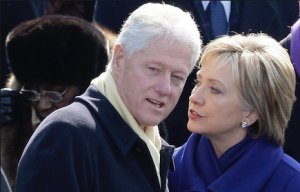 Bill e Hillary Clinton. In apertura l'uragano ad Haiti