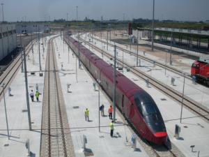 Treni NTV in manutenzione all'Interporto Campano. In apertura Gianni Punzo e, sullo sfondo, il Distretto Nolano.