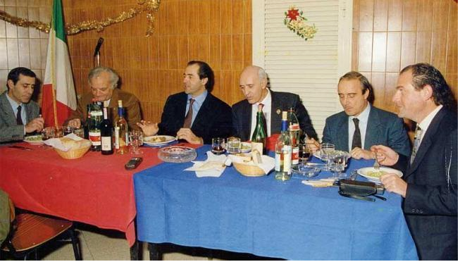 La foto che ritrae Antonio Di Pietro alla famosa cena del 15 dicembre 1992 accanto a Bruno Contrada