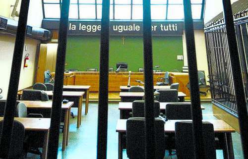 L'aula di udienza del tribunale di Napoli