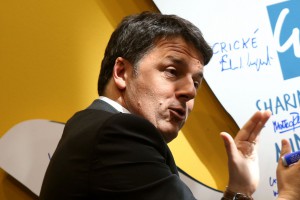 Matteo Renzi. Nell'altra foto Roberto Burioni