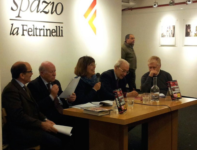 Imposimato alla presentazione del suo libro sulle stragi a Napoli Feltrinelli piazza dei Martiri. Da sinistra, federico Carierò de Raho, Antonio Esposito, Rita Pennarola, Ferdinando Imposimato e Luciano Scateni.